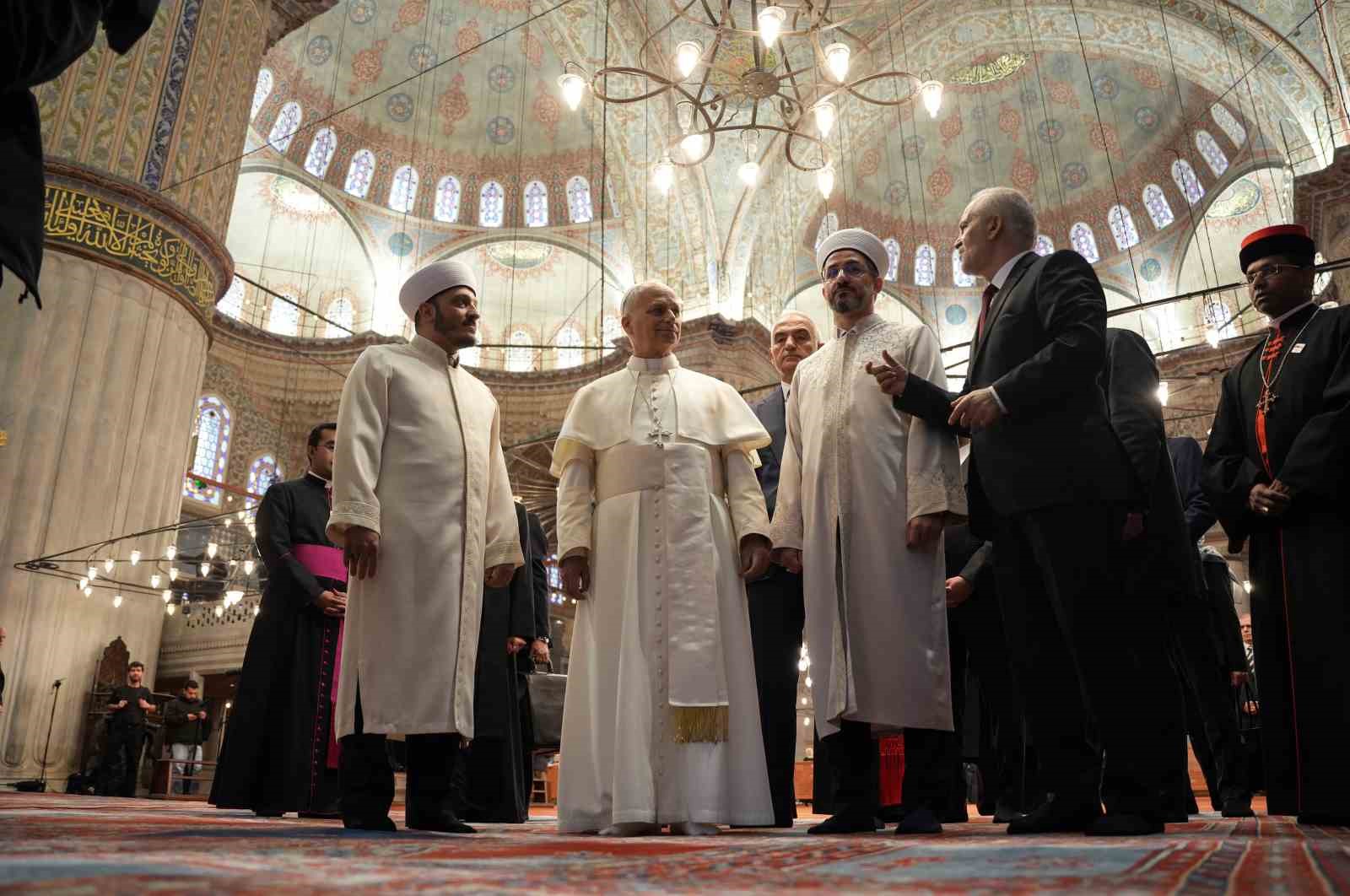 Papa 14. Leo, Sultanahmet Camii’ni hayranlıkla inceledi, Sultanahmet Cami müezzini Musa Aşgın Tunca o anları anlattı 16 papa 14 leo sultanahmet camiini hayranlikla inceledi sultanahmet cami muezzini musa asgin tunca o 3XyEmZg2