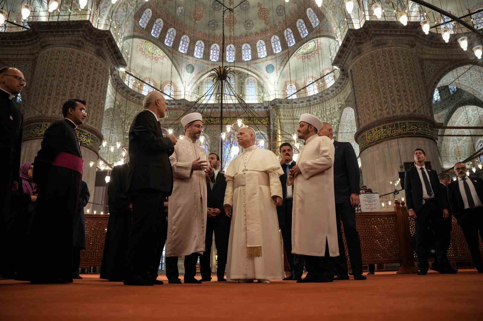 Papa 14. Leo, Sultanahmet Camii’ni hayranlıkla inceledi, Sultanahmet Cami müezzini Musa Aşgın Tunca o anları anlattı 19 papa 14 leo sultanahmet camiini hayranlikla inceledi sultanahmet cami muezzini musa asgin tunca o 5IP7fSYR