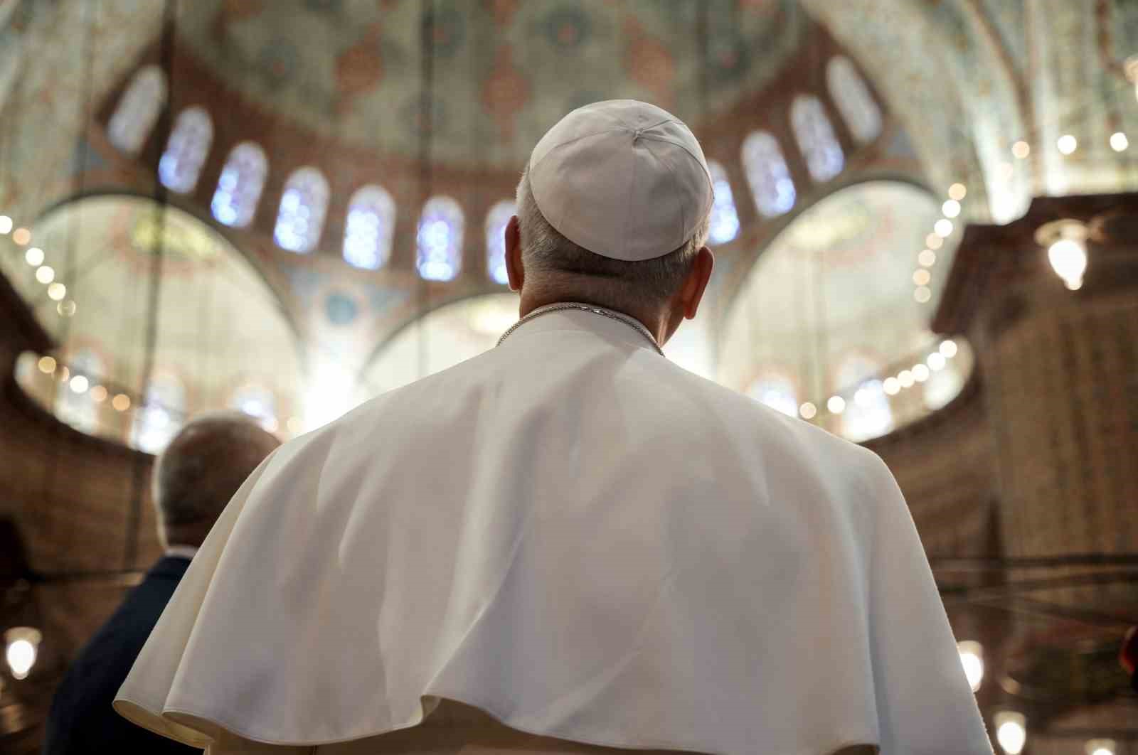 Papa 14. Leo, Sultanahmet Camii’ni hayranlıkla inceledi, Sultanahmet Cami müezzini Musa Aşgın Tunca o anları anlattı 17 papa 14 leo sultanahmet camiini hayranlikla inceledi sultanahmet cami muezzini musa asgin tunca o 7mdSI9ut