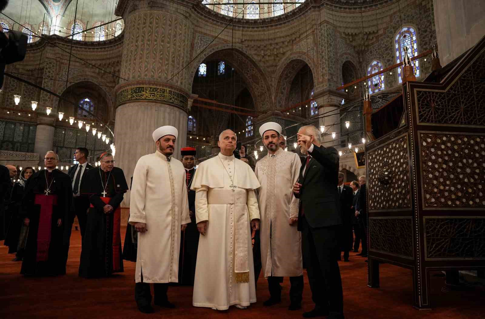 Papa 14. Leo, Sultanahmet Camii’ni hayranlıkla inceledi, Sultanahmet Cami müezzini Musa Aşgın Tunca o anları anlattı 4 papa 14 leo sultanahmet camiini hayranlikla inceledi sultanahmet cami muezzini musa asgin tunca o IF2YlnNQ