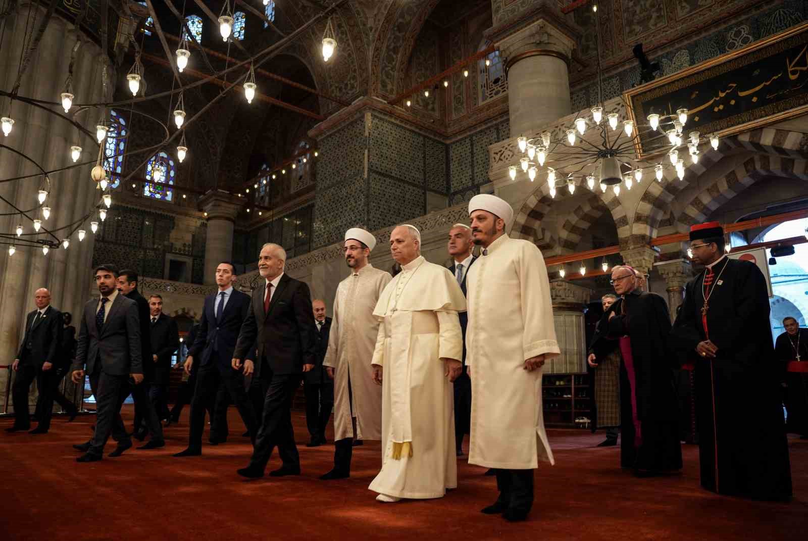 Papa 14. Leo, Sultanahmet Camii’ni hayranlıkla inceledi, Sultanahmet Cami müezzini Musa Aşgın Tunca o anları anlattı 12 papa 14 leo sultanahmet camiini hayranlikla inceledi sultanahmet cami muezzini musa asgin tunca o IO8KwtWV