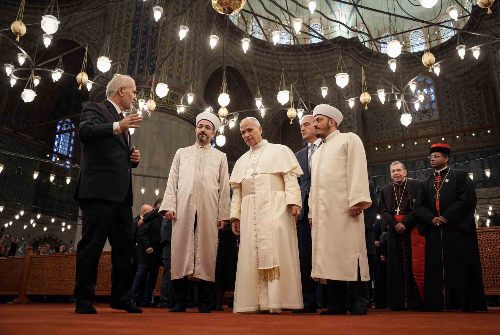 Papa 14. Leo, Sultanahmet Camii’ni hayranlıkla inceledi, Sultanahmet Cami müezzini Musa Aşgın Tunca o anları anlattı 13 papa 14 leo sultanahmet camiini hayranlikla inceledi sultanahmet cami muezzini musa asgin tunca o sz4XU7y4