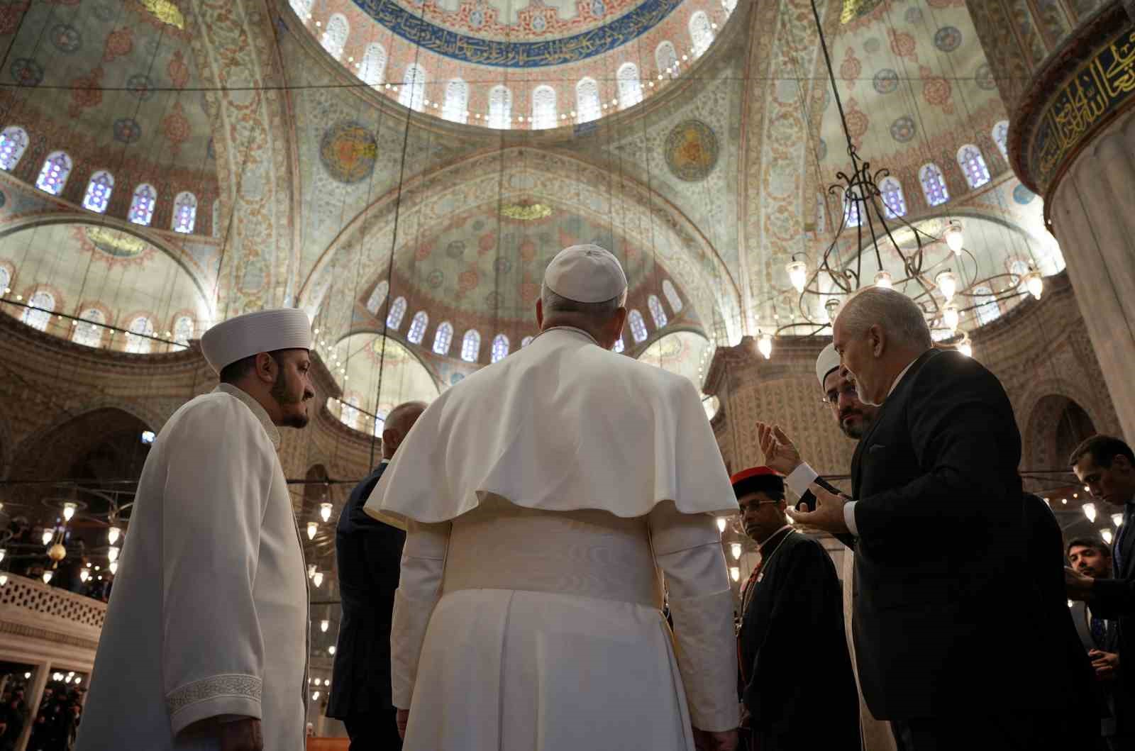Papa 14. Leo, Sultanahmet Camii’ni hayranlıkla inceledi, Sultanahmet Cami müezzini Musa Aşgın Tunca o anları anlattı 8 papa 14 leo sultanahmet camiini hayranlikla inceledi sultanahmet cami muezzini musa asgin tunca o vR4lDsEJ