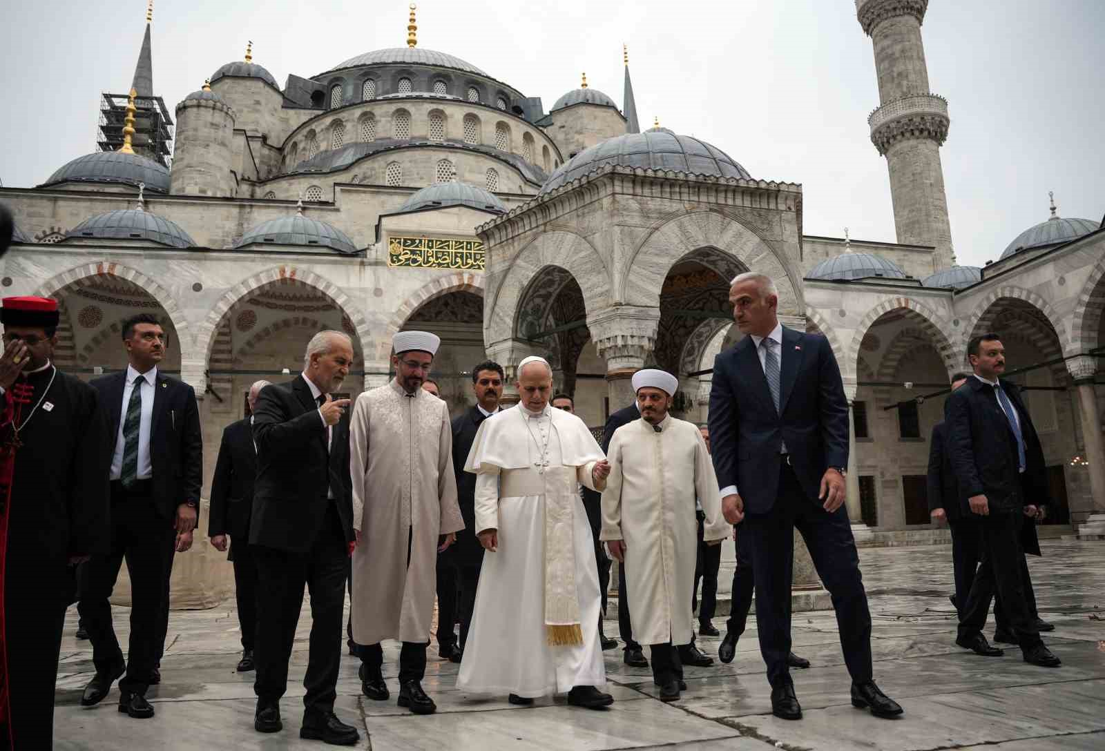 papa 14 leo sultanahmet camiini ziyaret etti 2 cBjdE7bk