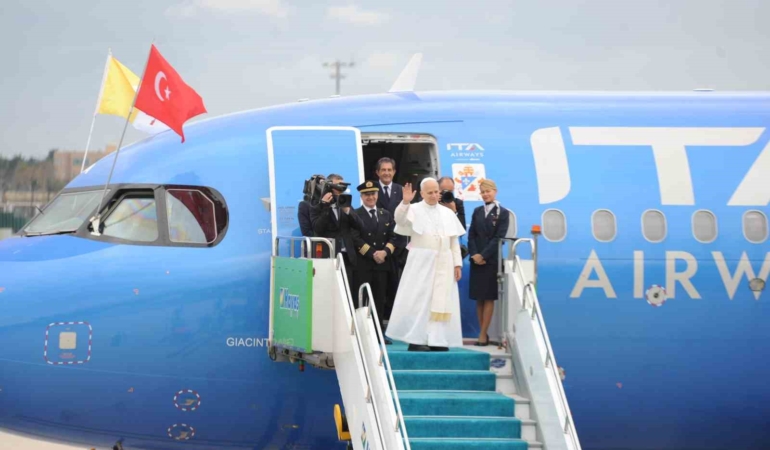 papa-14-leo-turkiyeden-ayrildi-GLlD82Jh.jpg