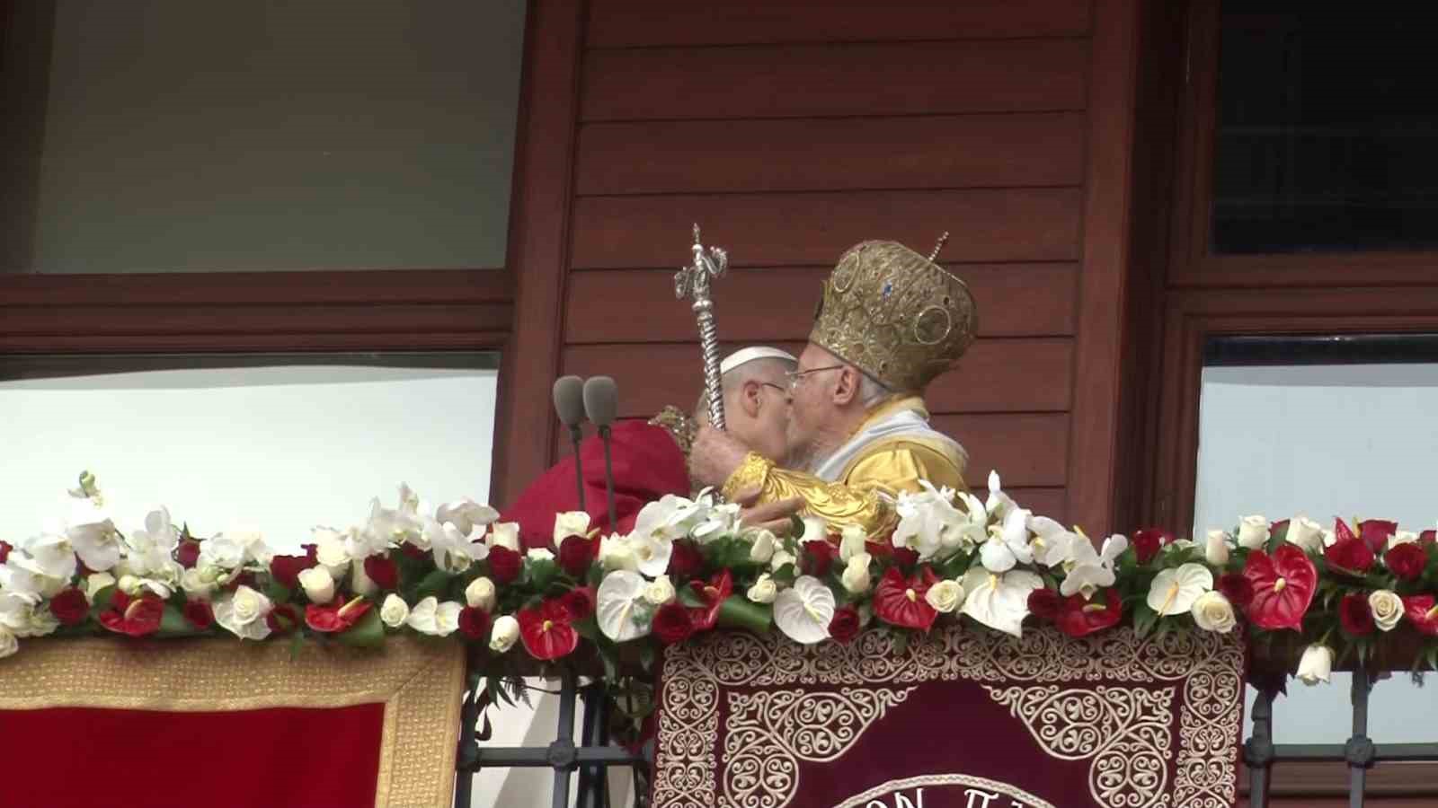 papa 14 leo ve fener rum patrigi bartholomeos ayine katilanlari selamladi 5 t7iAF7k1