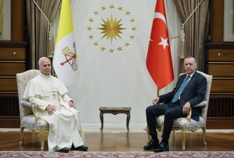 papa 14 leo ziyaret logosundaki kopru turkiyenin dunyadaki rolunu anlatiyor 1 KWa3XgL3