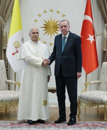 papa-14-leo-ziyaret-logosundaki-kopru-turkiyenin-dunyadaki-rolunu-anlatiyor-YbnxcdZW.jpg