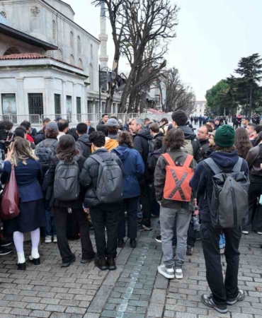 papa-14-leonun-sultanahmet-camiine-ziyareti-oncesi-yogun-guvenlik-onlemleri-alindi-f8hmv3N6.jpg