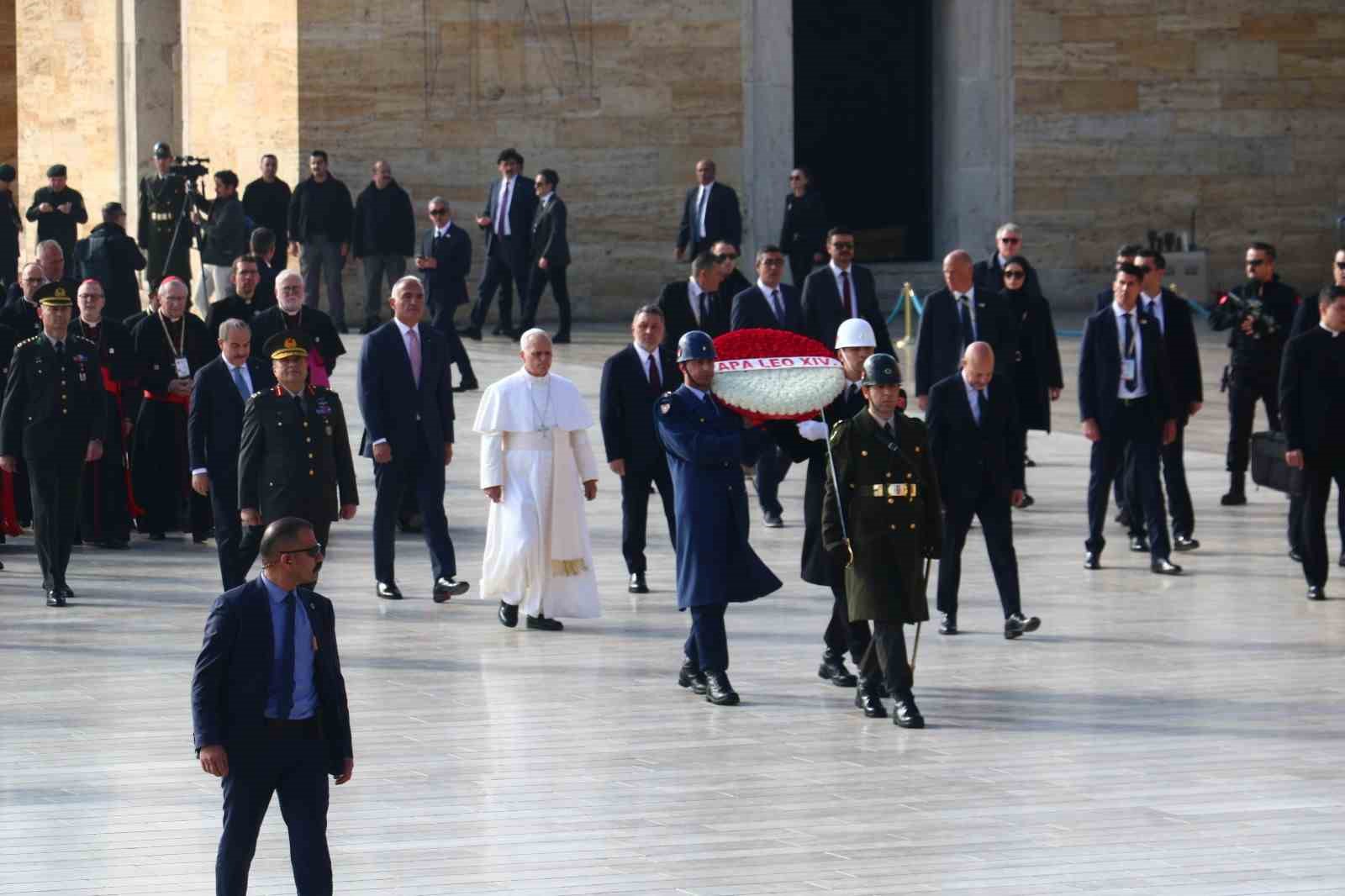 papa 14 leonun turkiyedeki ilk duragi anitkabir oldu 4