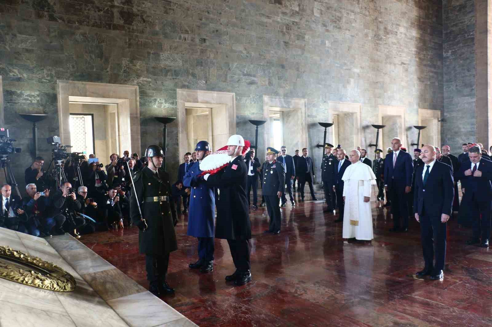papa 14 leonun turkiyedeki ilk duragi anitkabir oldu 7 IHsDlhke