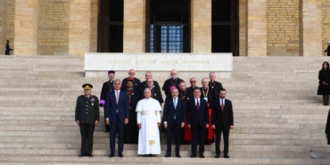 papa-14-leonun-turkiyedeki-ilk-duragi-anitkabir-oldu-aUumFwLM.jpg