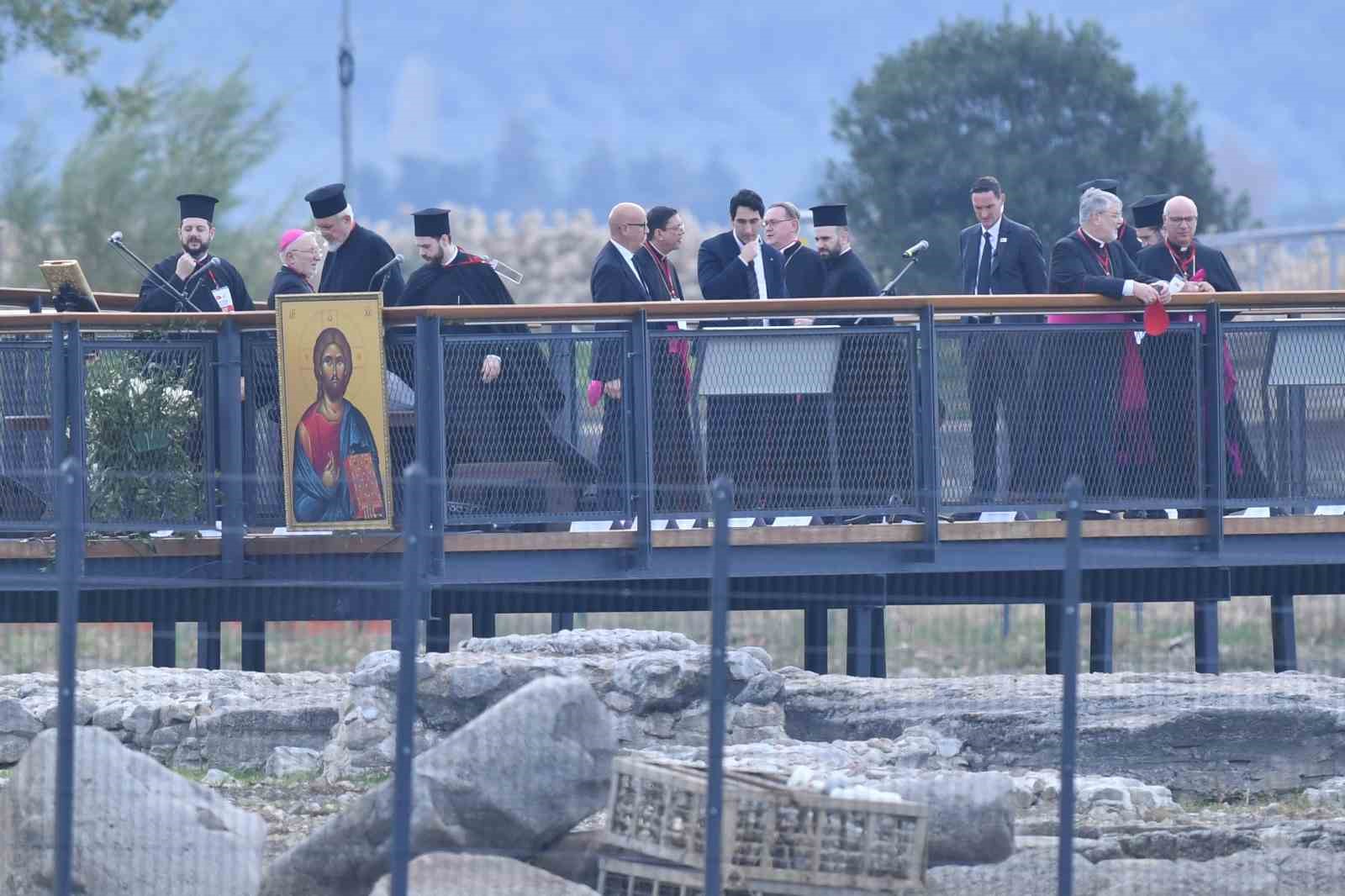 papa 14 leonun ziyareti oncesi iznik golune dalgic ekipleri dalis gerceklestirdi 6