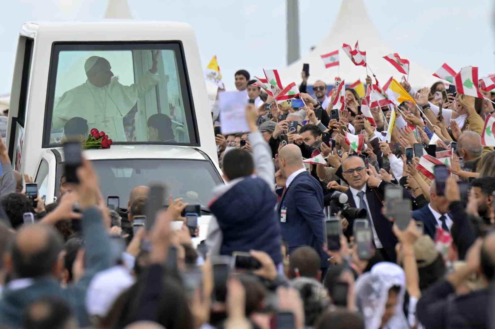 papa 14uncu leodan beyrutta 150 bin kisinin katilimiyla ayin 19 cO63H9Sa
