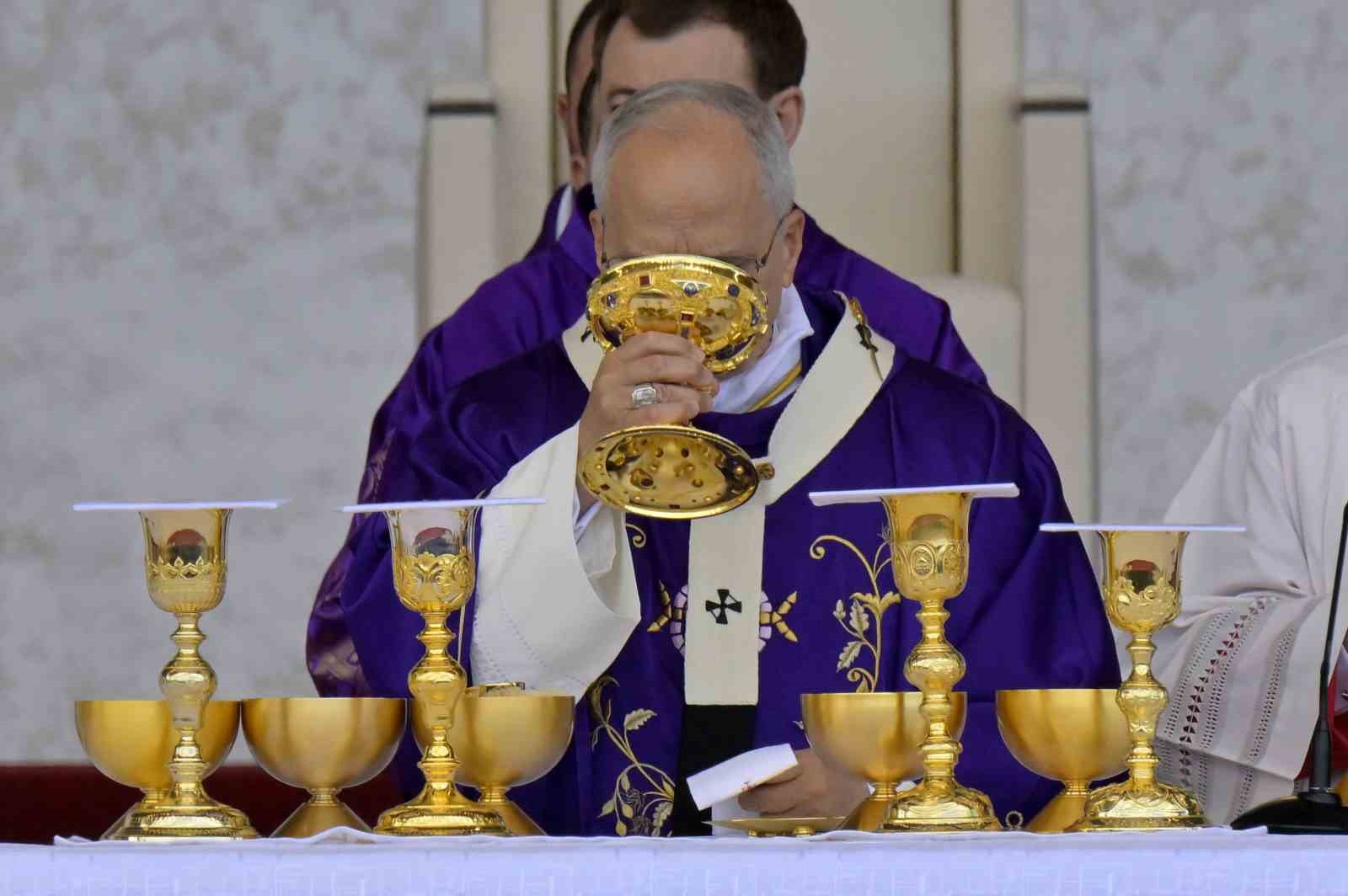 papa 14uncu leodan beyrutta 150 bin kisinin katilimiyla ayin 9 2BnMCwKj