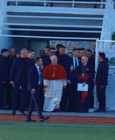 papa-iznikten-ayrildi-EUDF1rLl.jpg