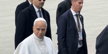 papa-leonun-ilk-resmi-yurt-disi-duragi-turkiye-oldu-wm9IclTh.jpg