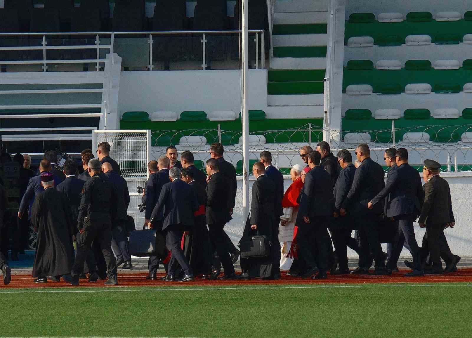 Papa’dan İznik’e tarihi ziyaret ve tarihi ayin... 20 papadan iznike tarihi ziyaret ve tarihi ayin 16 3lVcXT6k