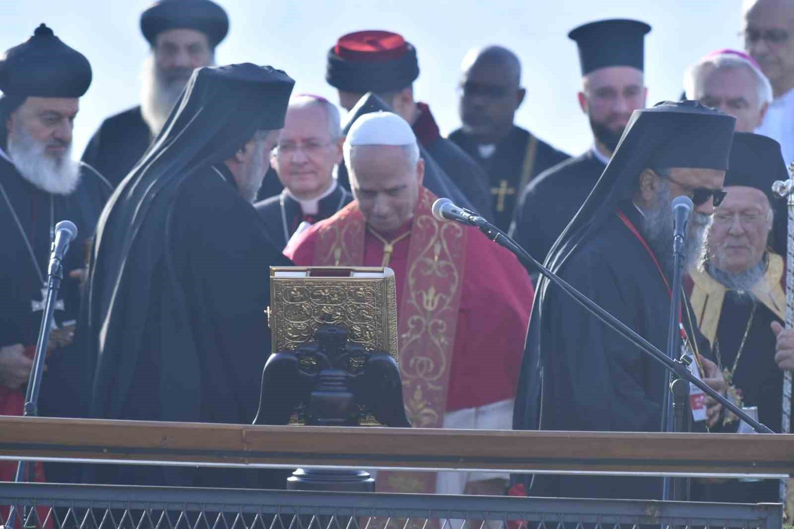 Papa’dan İznik’e tarihi ziyaret ve tarihi ayin... 8 papadan iznike tarihi ziyaret ve tarihi ayin 4 7igpMpFT