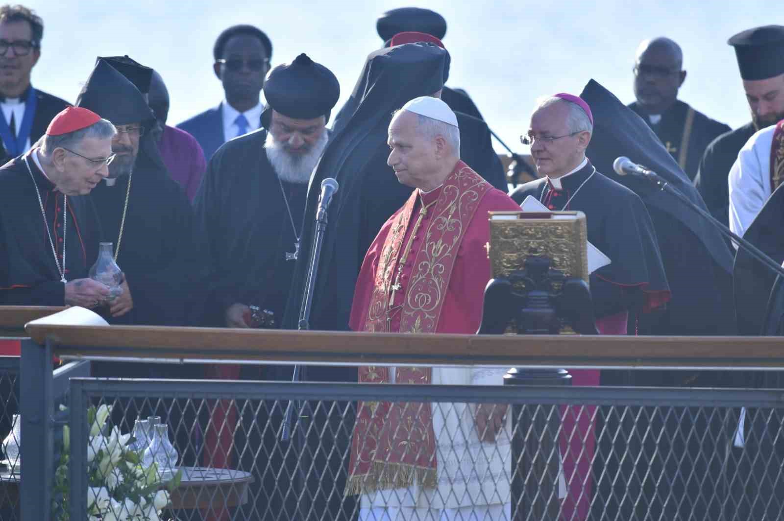 Papa’dan İznik’e tarihi ziyaret ve tarihi ayin... 12 papadan iznike tarihi ziyaret ve tarihi ayin 8 JAPtIpa8