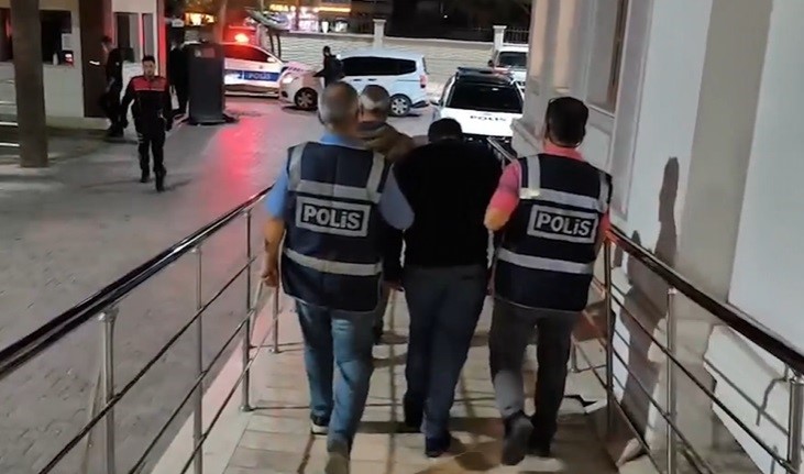 Para çalan şahıs, yüzünü saklamak yerine kameraya el salladı 6 para calan sahis yuzunu saklamak yerine kameraya el salladi 2 JZfafmzQ