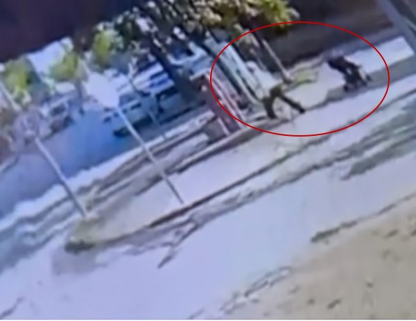 para dolu cantayi arabanin ustunde unuttu 2