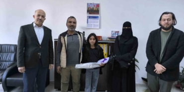 para-dolu-cantayi-polise-teslim-eden-suriyeli-rahaf-davranisiyla-takdir-topladi-2Om8WXFD.jpg