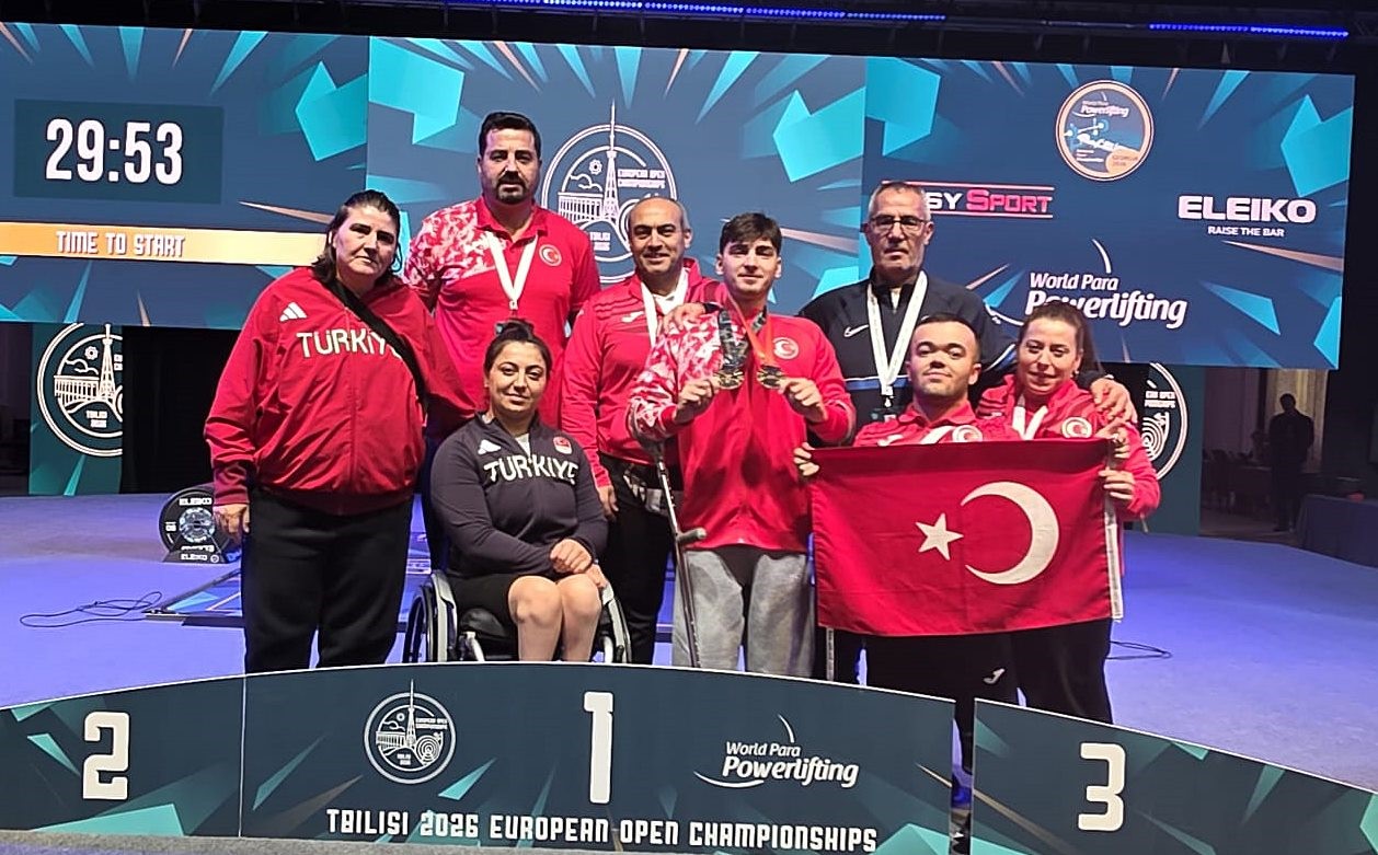 para halter sampiyonasinda milli sporculardan madalyalar 0 whRATmpU