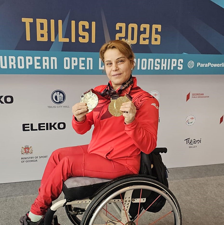 para halter sampiyonasinda milli sporculardan madalyalar 3 VgPl8YHX