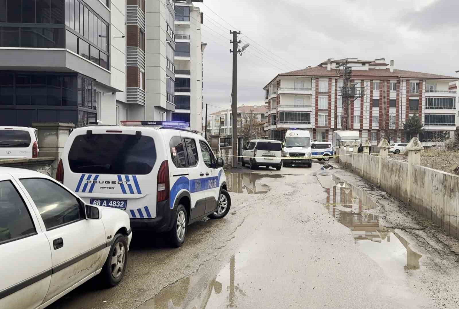 para icin hollandadan aksaraya geldi cikan tartismada agabeyini oldurdu 4 qrCBFzcX