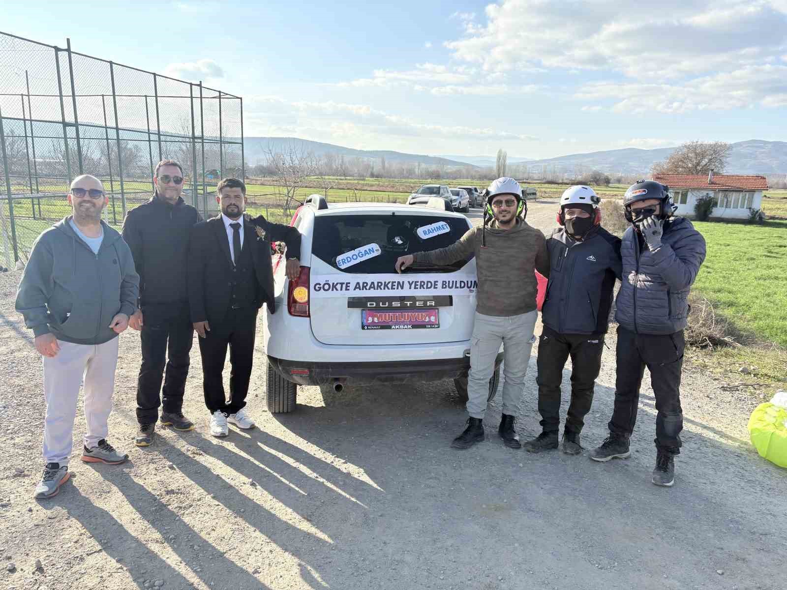 paramotorla inip gelin arabasinin onunu kestiler 1 tfaE98vR