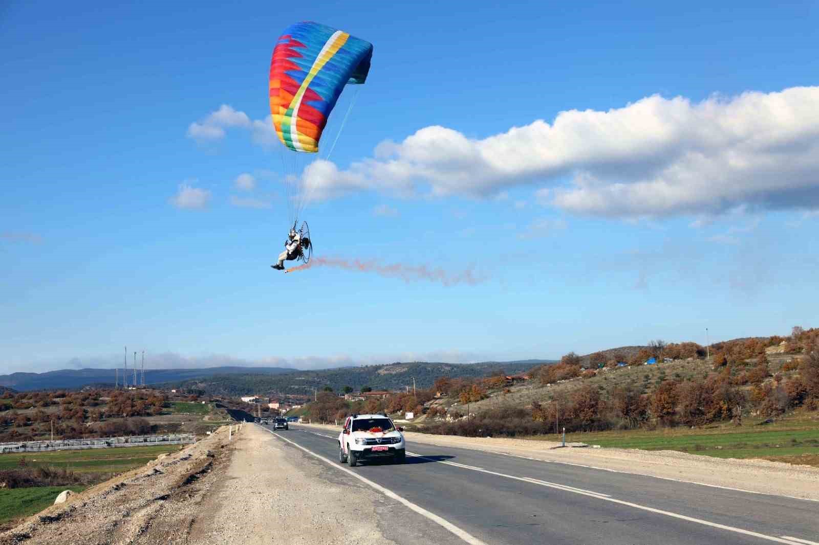 paramotorla inip gelin arabasinin onunu kestiler 2 L6QSPReu
