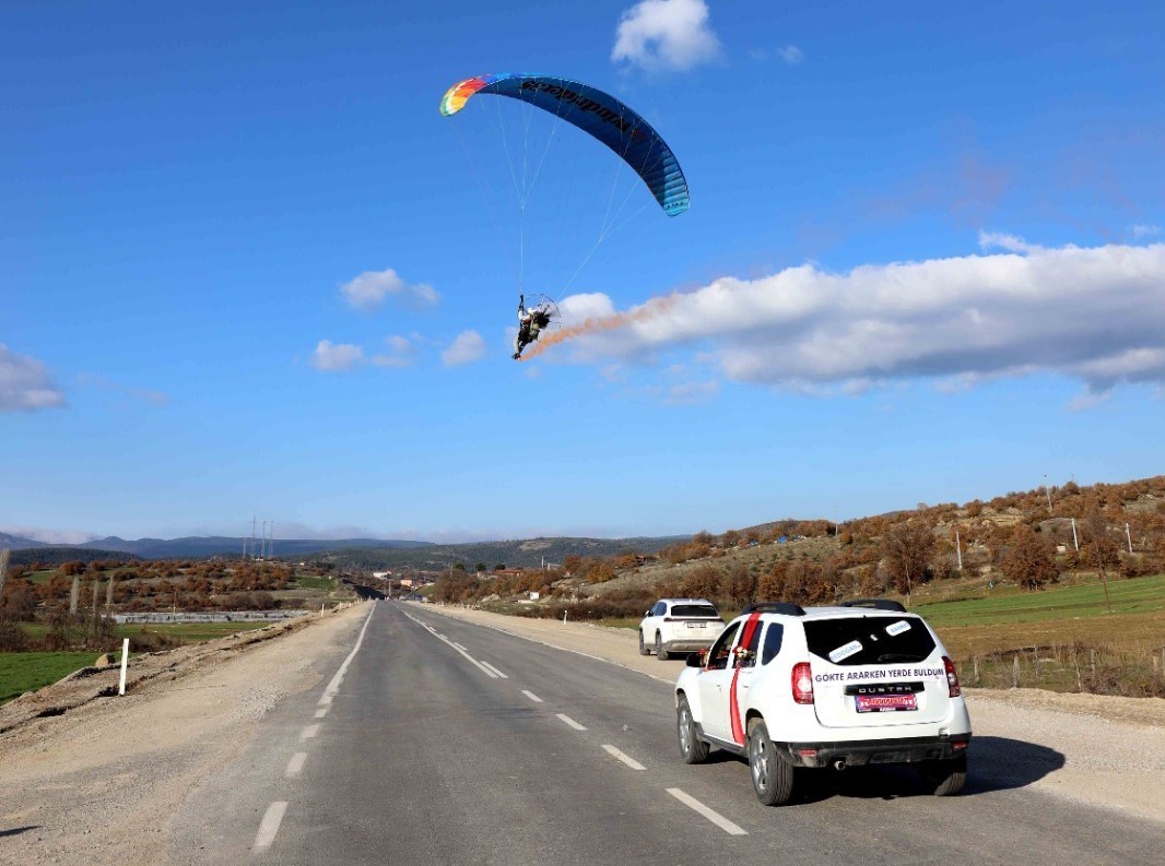 paramotorla inip gelin arabasinin onunu kestiler 5 algSb24b