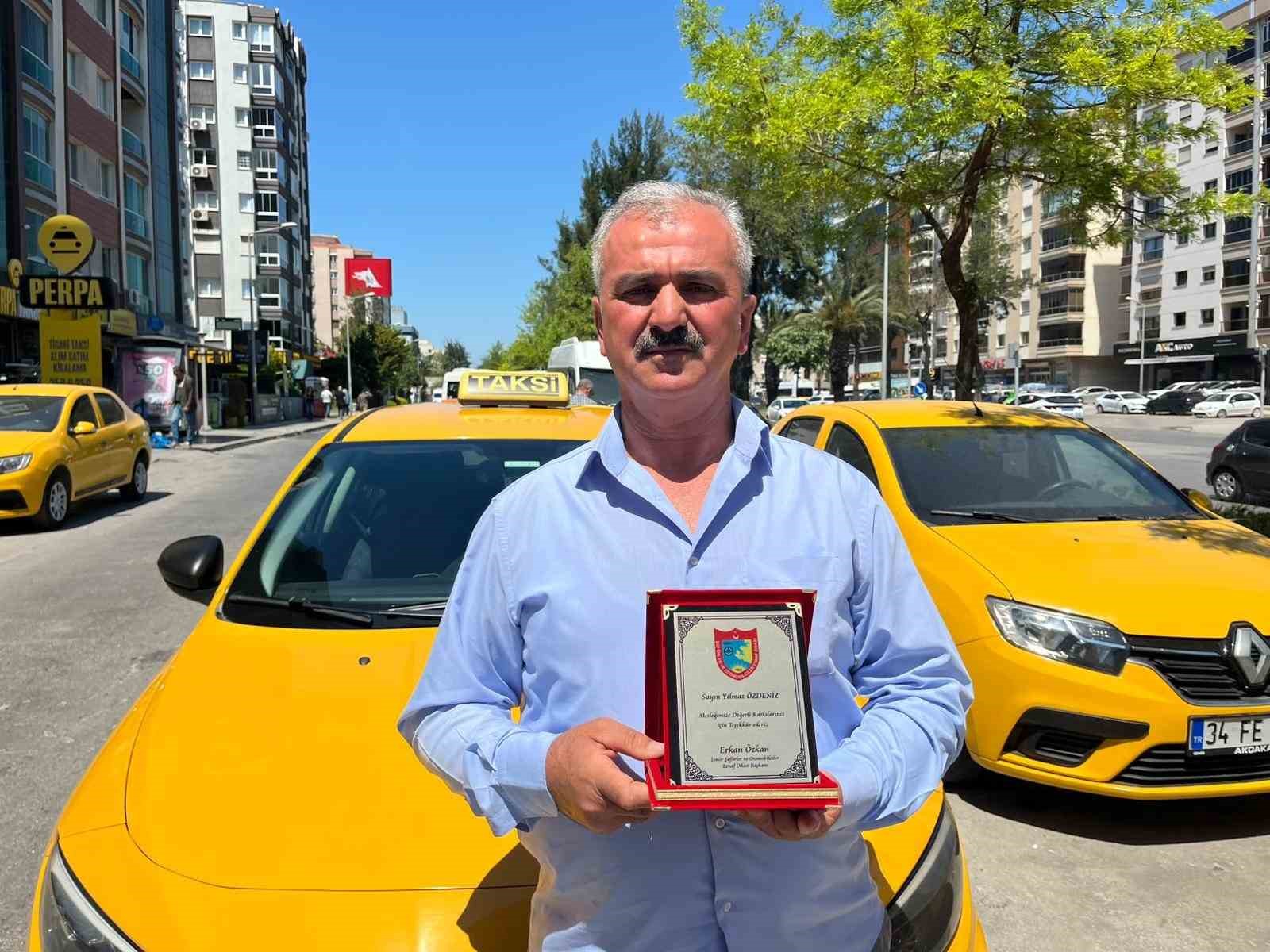 parasi calinan askerin imdadina taksi soforu yetisti 0 PinffYff