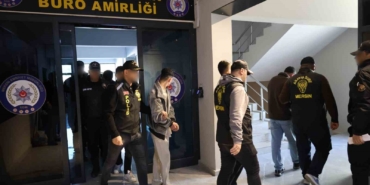 paravan-sirketlerle-organize-dolandiricilik-yapan-sebeke-cokertildi-10-tutuklama-WtJNDb5q.jpg