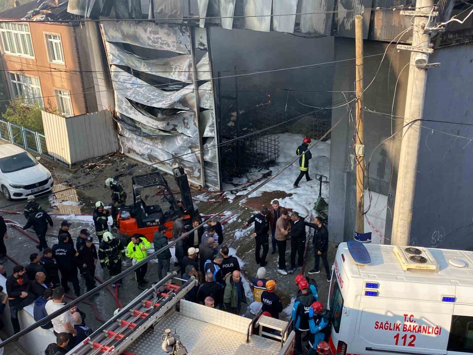 parfum dolum tesisinde cikan yangida 6 iscinin iceride oldugu iddia edildi 0 pec5BX2J