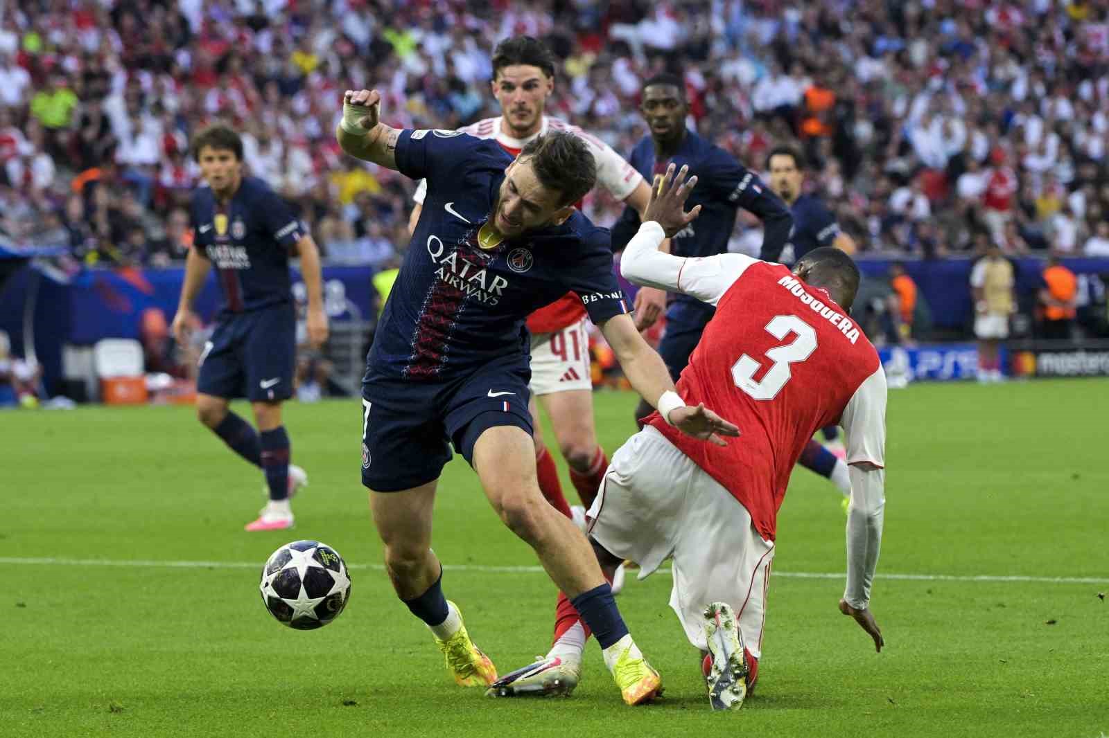 paris saint germain ust uste 2 kez sampiyonlar ligi sampiyonu 15 bHLTkBlk