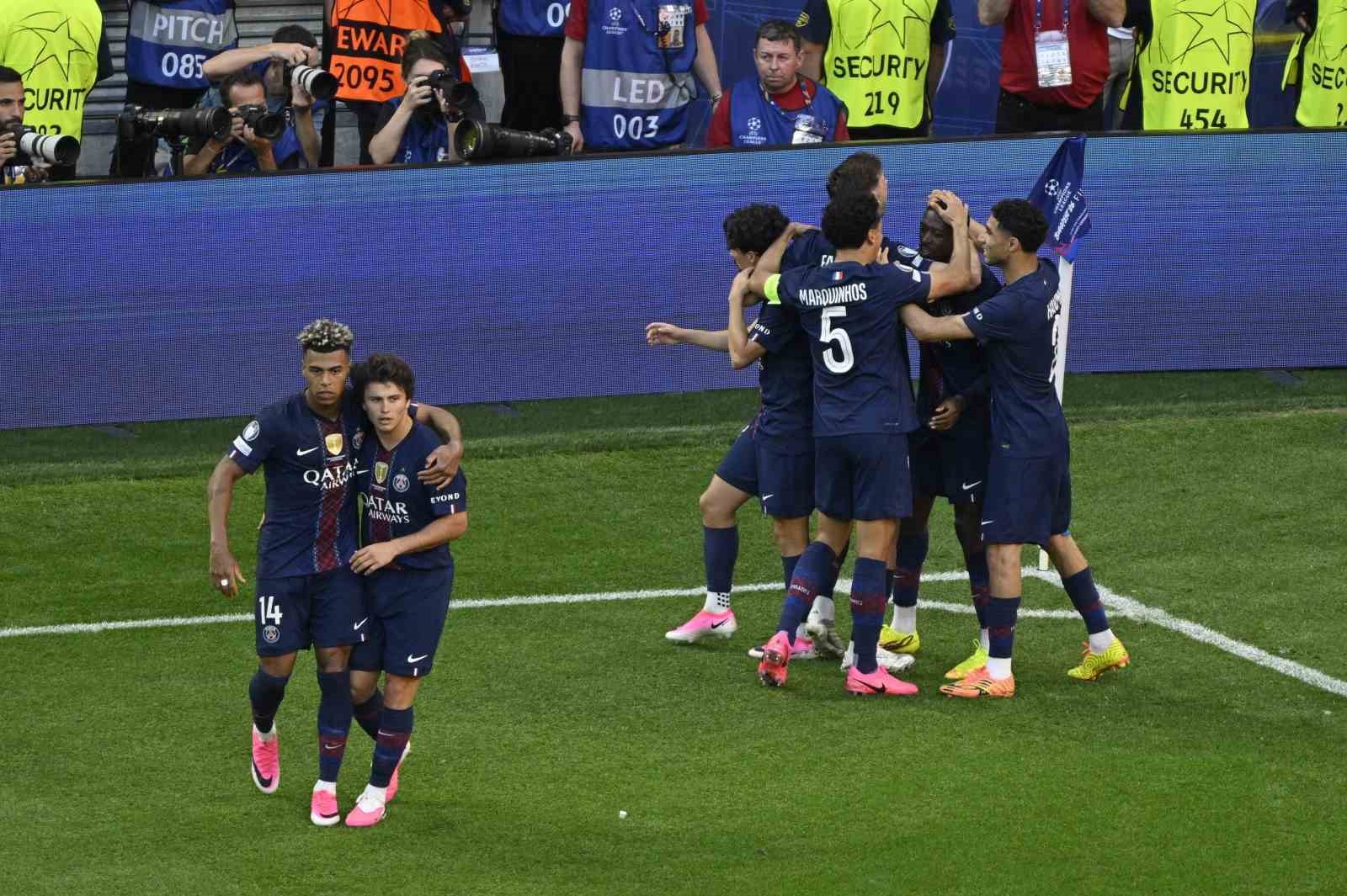 paris saint germain ust uste 2 kez sampiyonlar ligi sampiyonu 18 wappOAAC