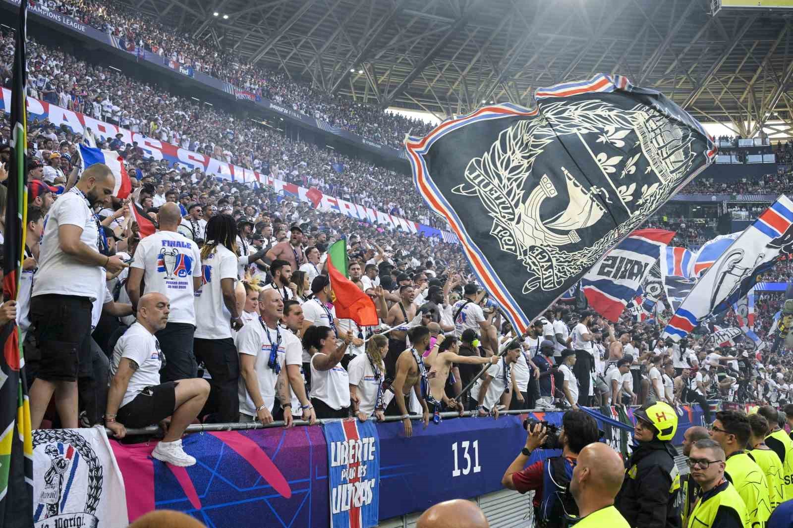 paris saint germain ust uste 2 kez sampiyonlar ligi sampiyonu 2 KuI2rhiX