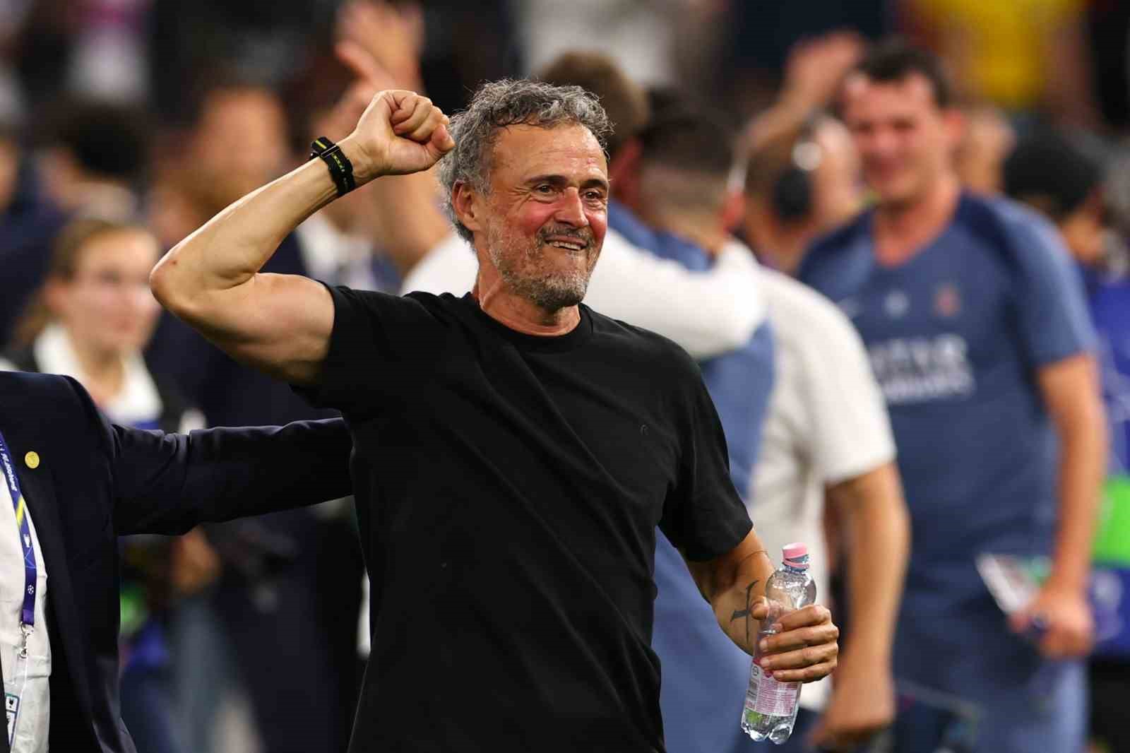 paris saint germain ust uste 2 kez sampiyonlar ligi sampiyonu 23