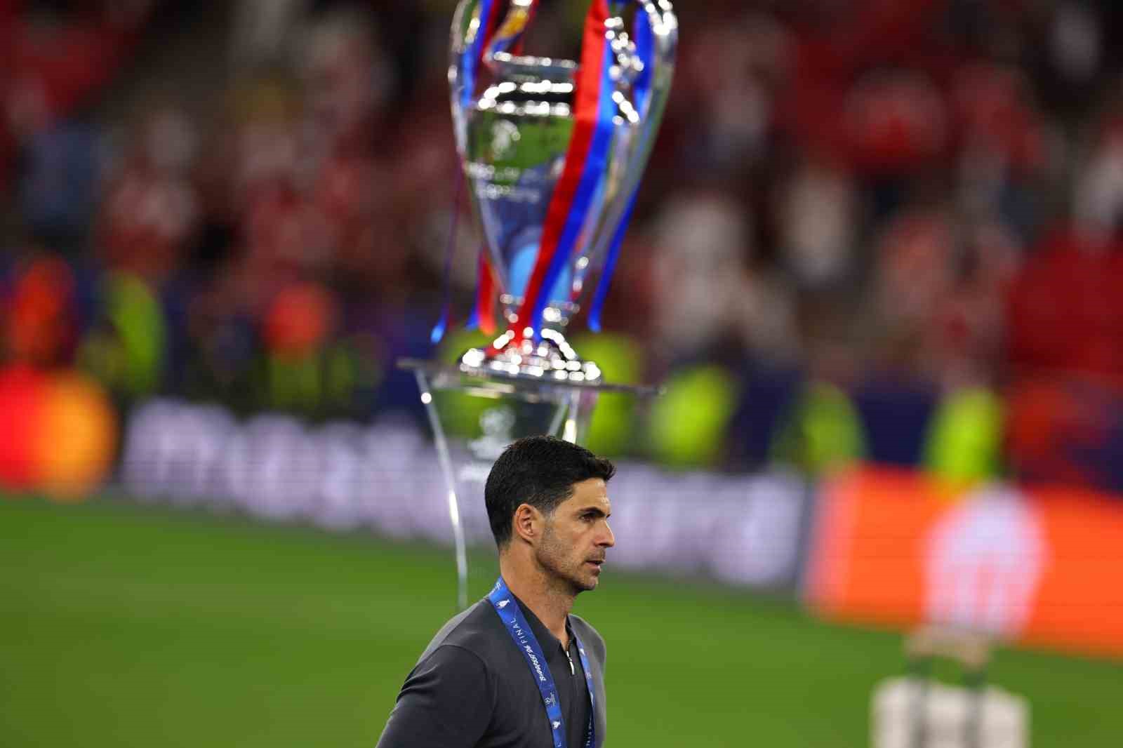 paris saint germain ust uste 2 kez sampiyonlar ligi sampiyonu 24