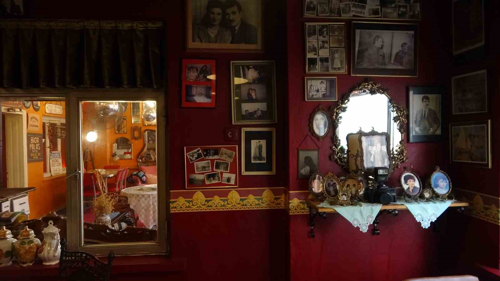 paristen bursaya uzanan antika hikayesi kolilerde bekleyen esyalarla muze gibi kafe kurdu 1 QmbXsyt7
