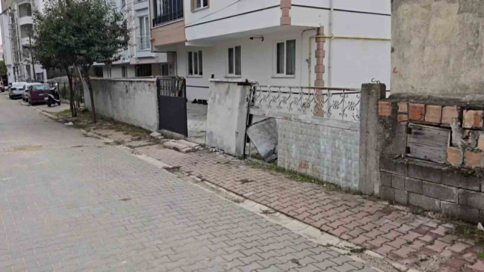 park edilen romorklar hareketlenip duvara carpti 4 hNnSb3LS