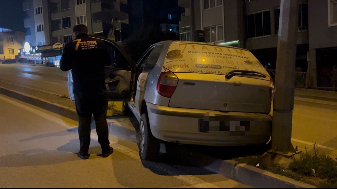 park ettigi otomobil bir anda geri kacti direge carparak durabildi 4 Ph9CWM95