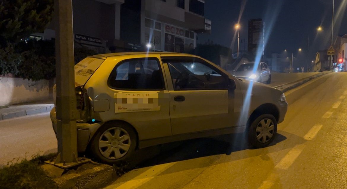 park ettigi otomobil bir anda geri kacti direge carparak durabildi 5 BcaznDM2