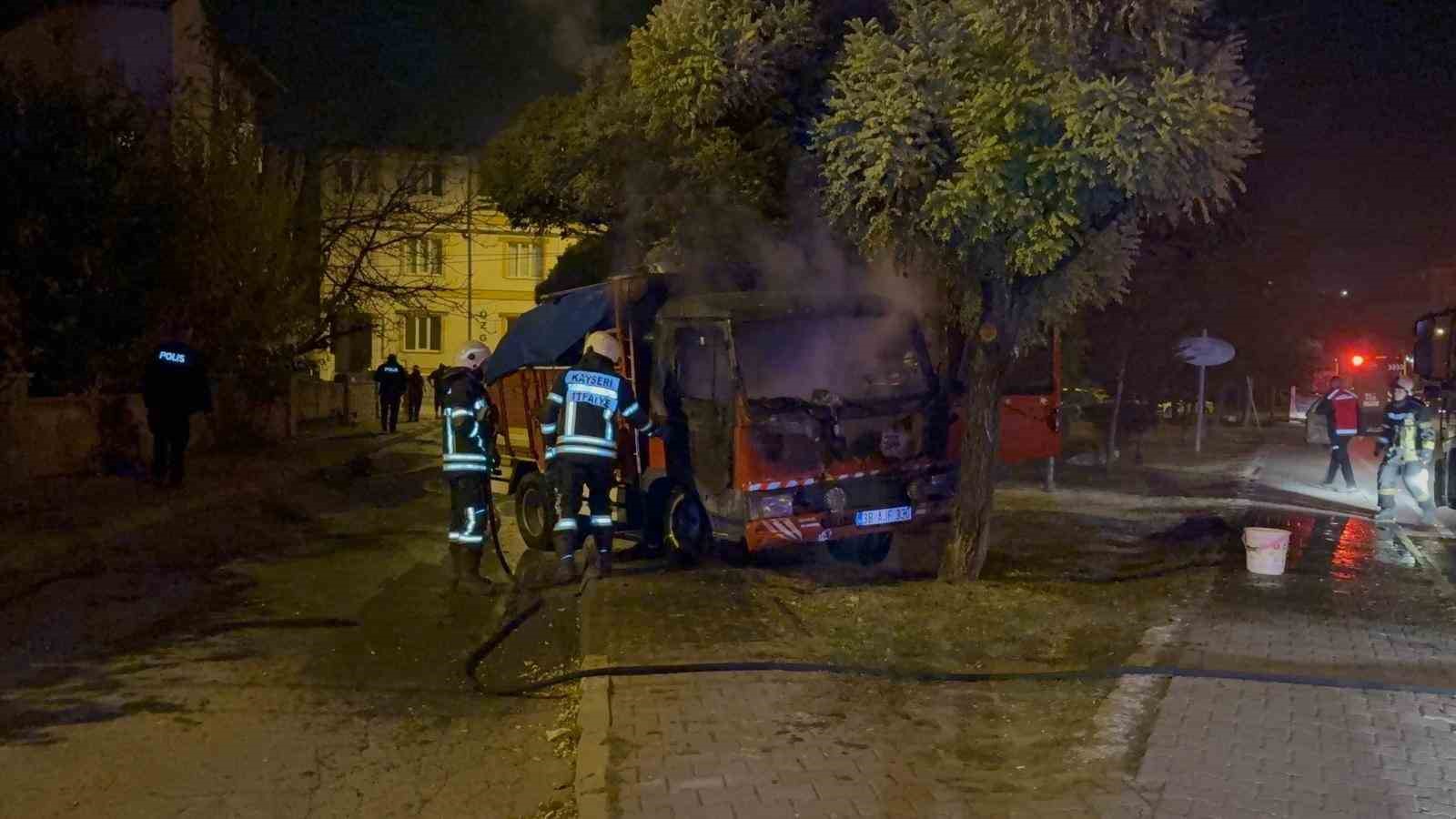 park halinde alev alan kamyon hareket etti 10 fF3CrMKp