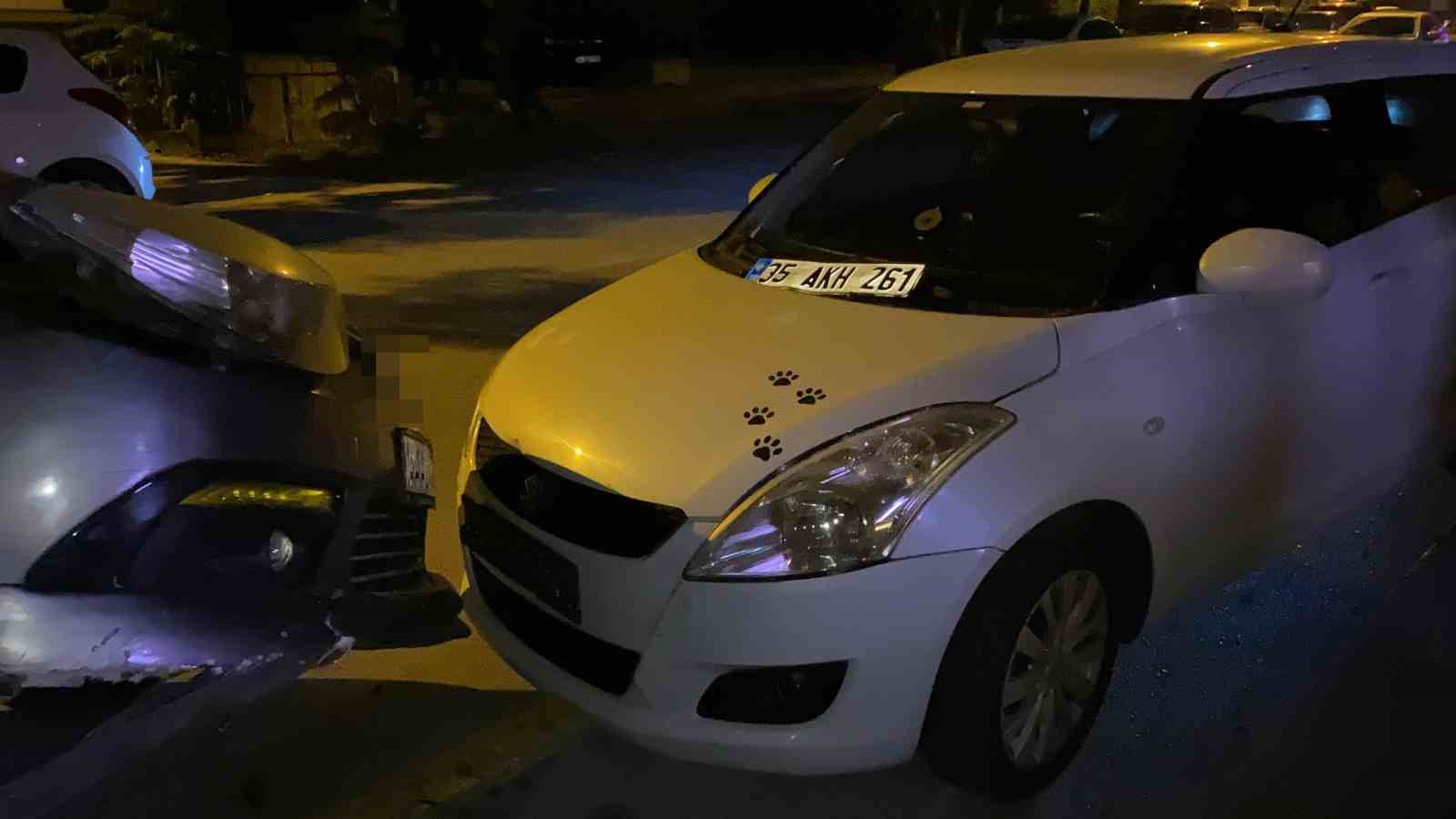 Park halindeki 2 araca çarpıp asılı kaldı: Şoför olay yerinden kaçtı 9 park halindeki 2 araca carpip asili kaldi sofor olay yerinden kacti 5 AR8AJQyA