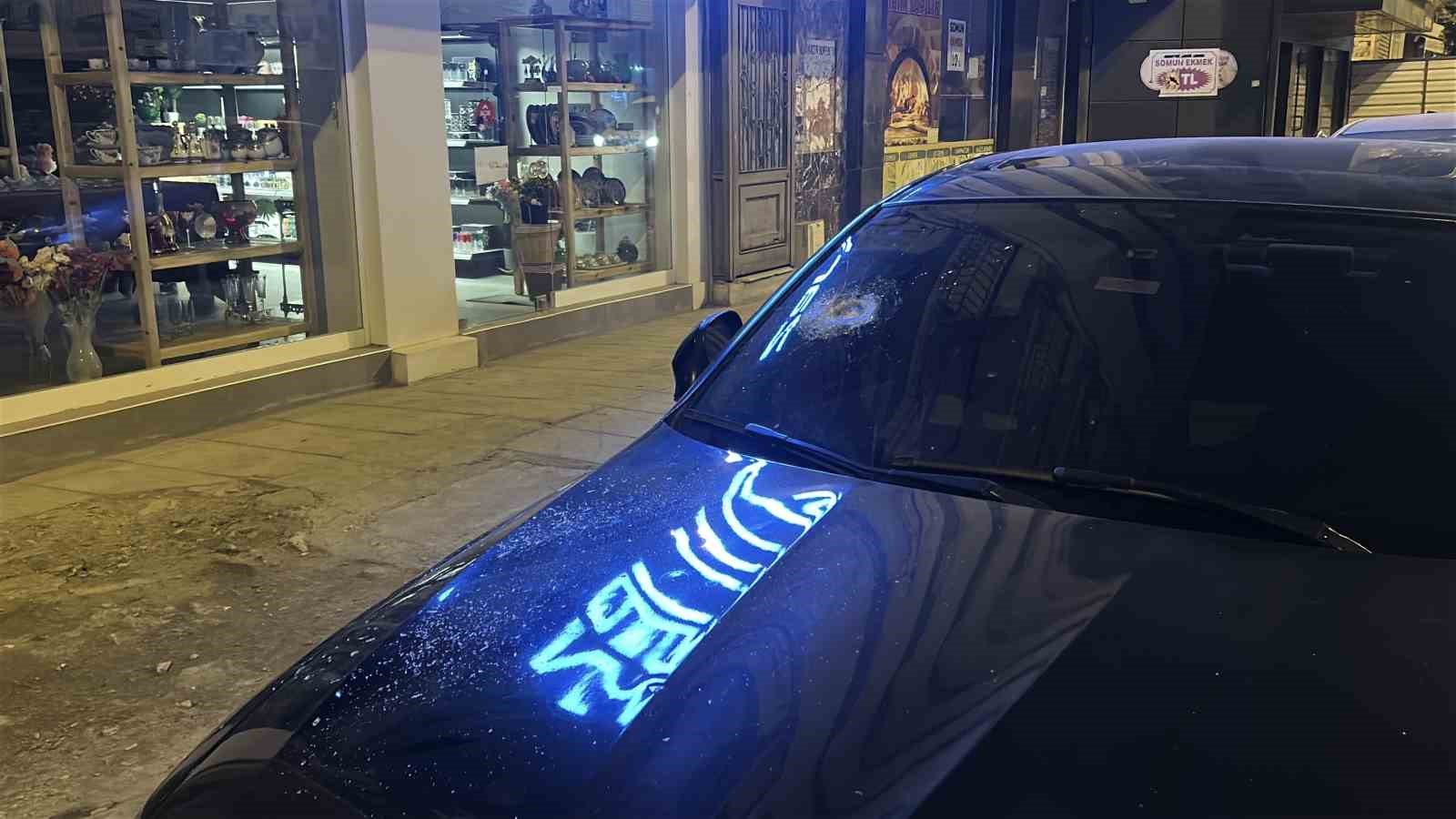 Park halindeki 6 araç ve 4 iş yerinin camlarını taşla kıran alkollü şahıs tutuklandı 7 park halindeki 6 arac ve 4 is yerinin camlarini tasla kiran alkollu sahis tutuklandi