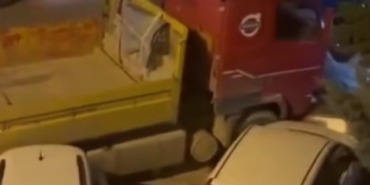 park-halindeki-9-araca-carpan-tir-maddi-hasara-neden-oldu-htluOtfZ.jpg