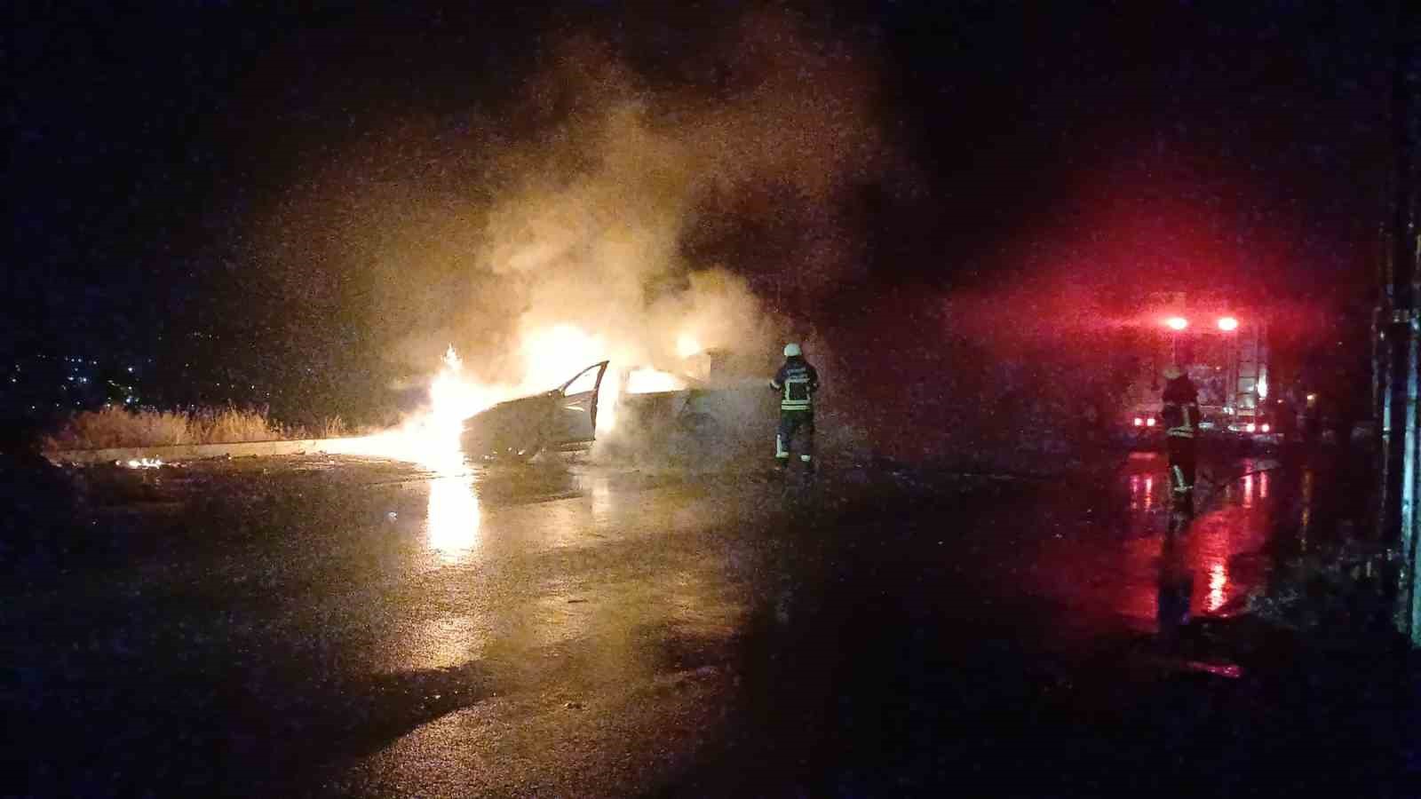park halindeki arac alev topu oldu geriye hurda kaldi 1